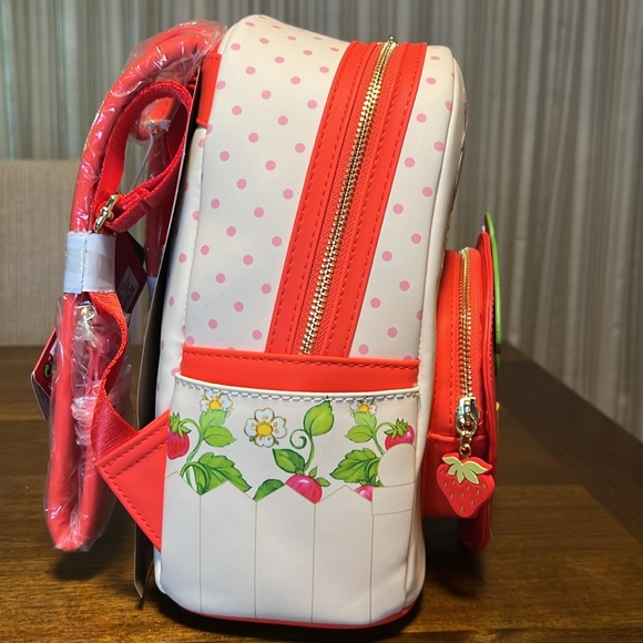 NWT Loungefly Strawberry Shortcake Strawberry House Mini Backpack - Picture 4 of 10